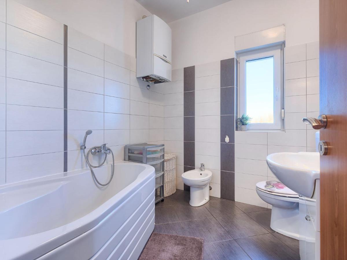 Galižana Apartment Laura By Interhome מראה חיצוני תמונה