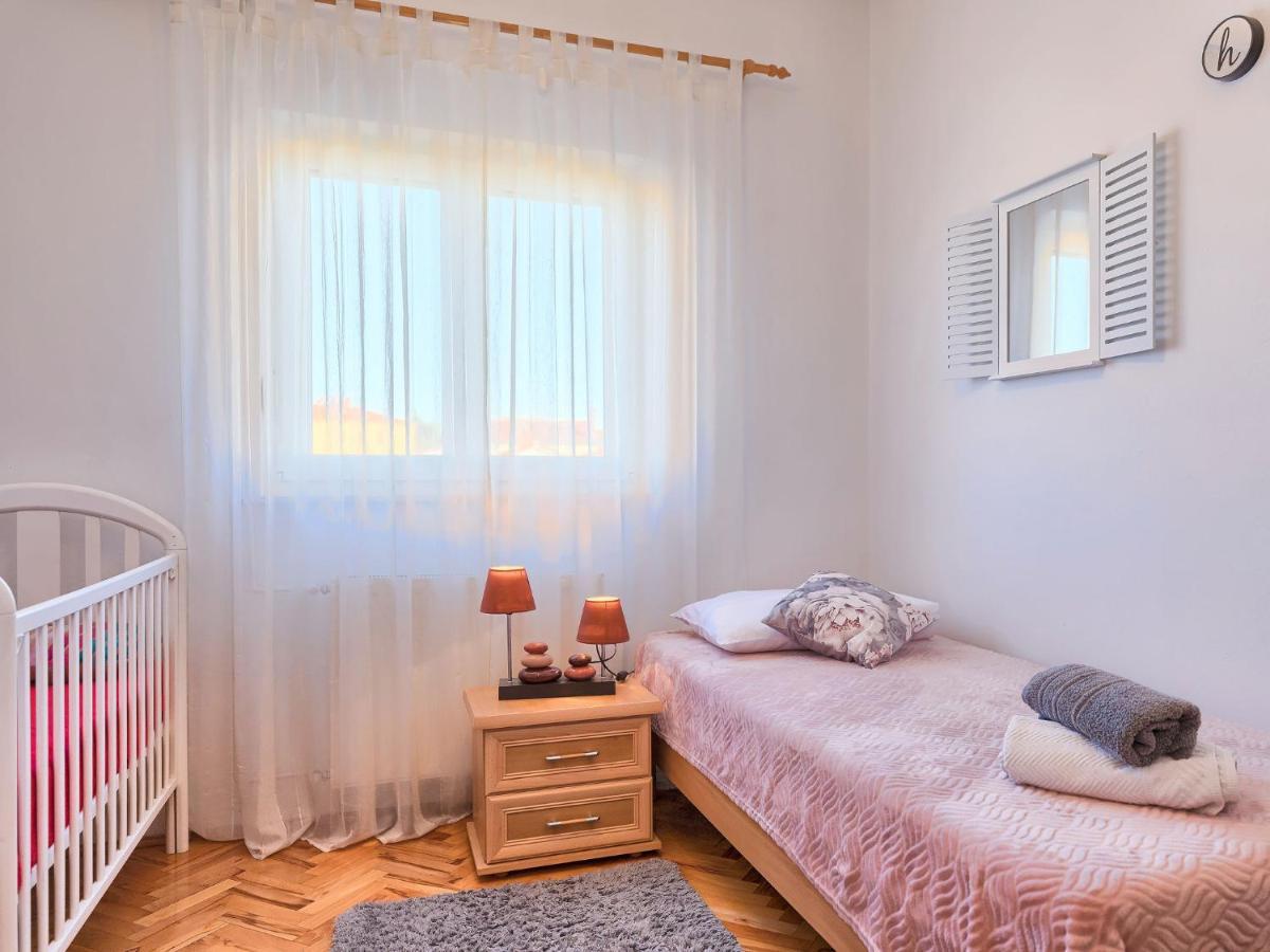 Galižana Apartment Laura By Interhome מראה חיצוני תמונה